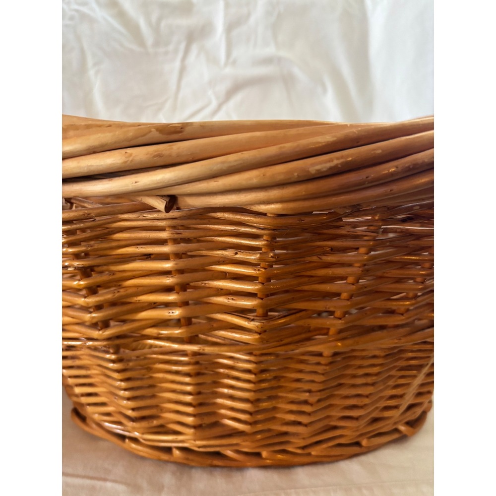 Large Vintage Wicker Woven Laundry Basket With Handles. - Picture 5 of 6